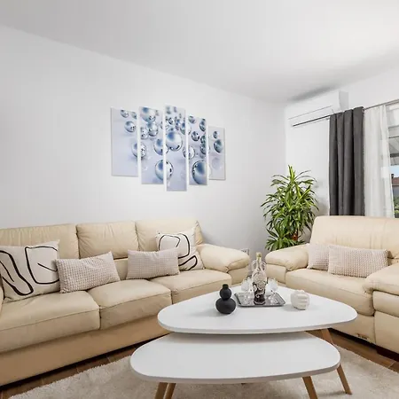 Apartment Flowers Kastav Exterior photo